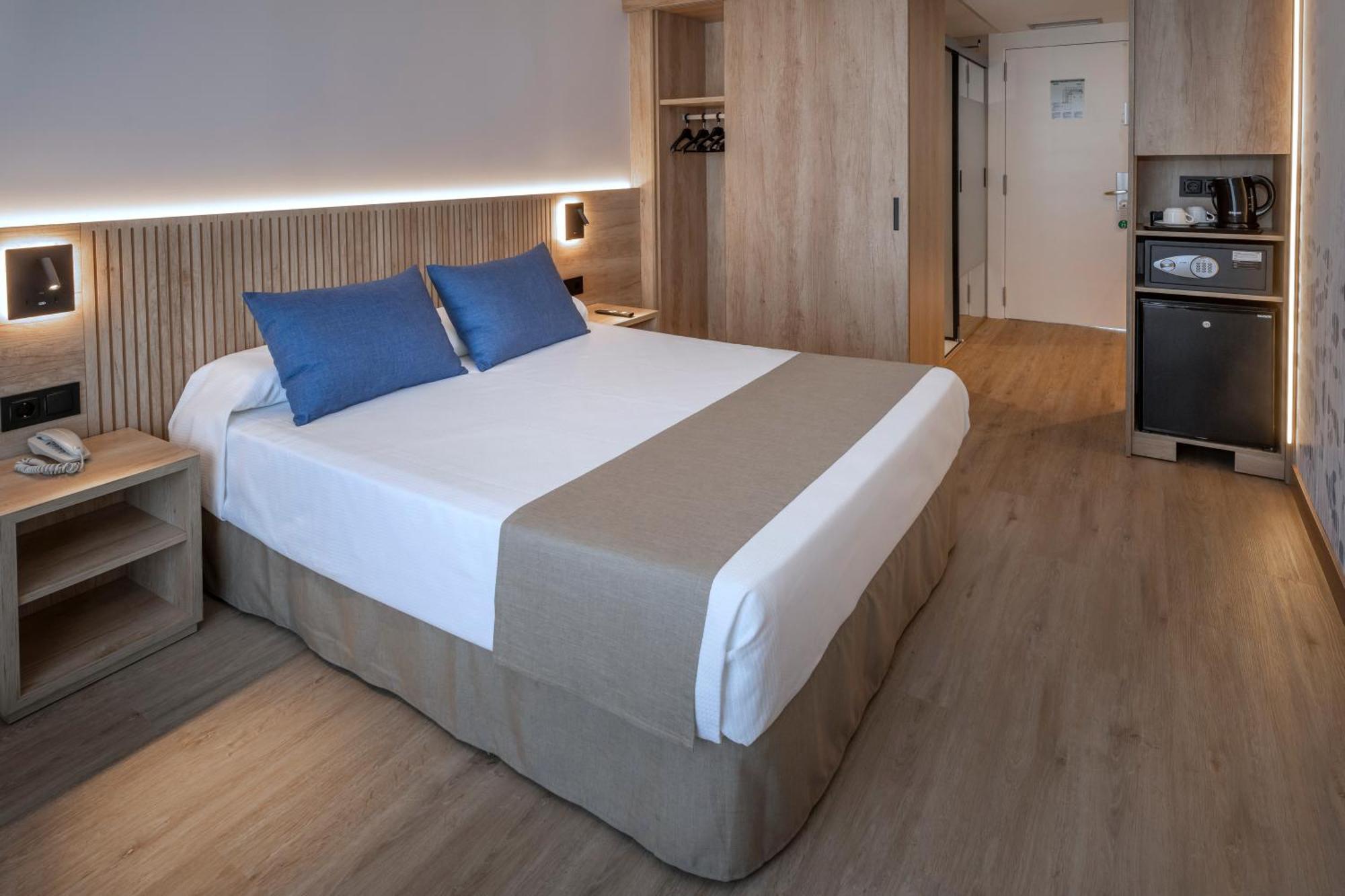 Premium Triple Room with Pool View (3 adults)